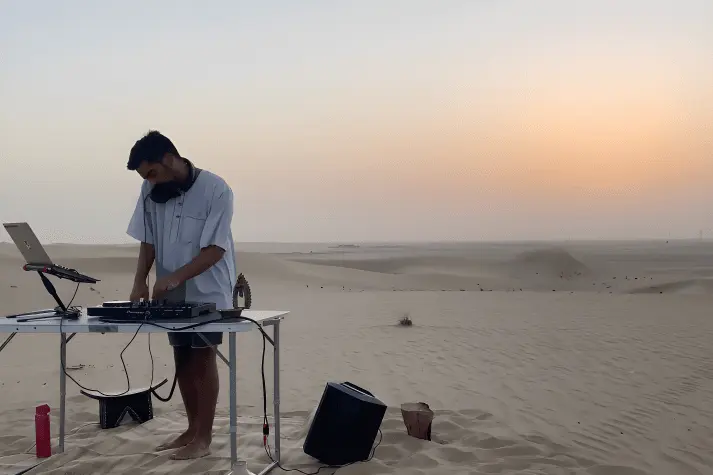 Almo ١٠٠ at Mirage Set