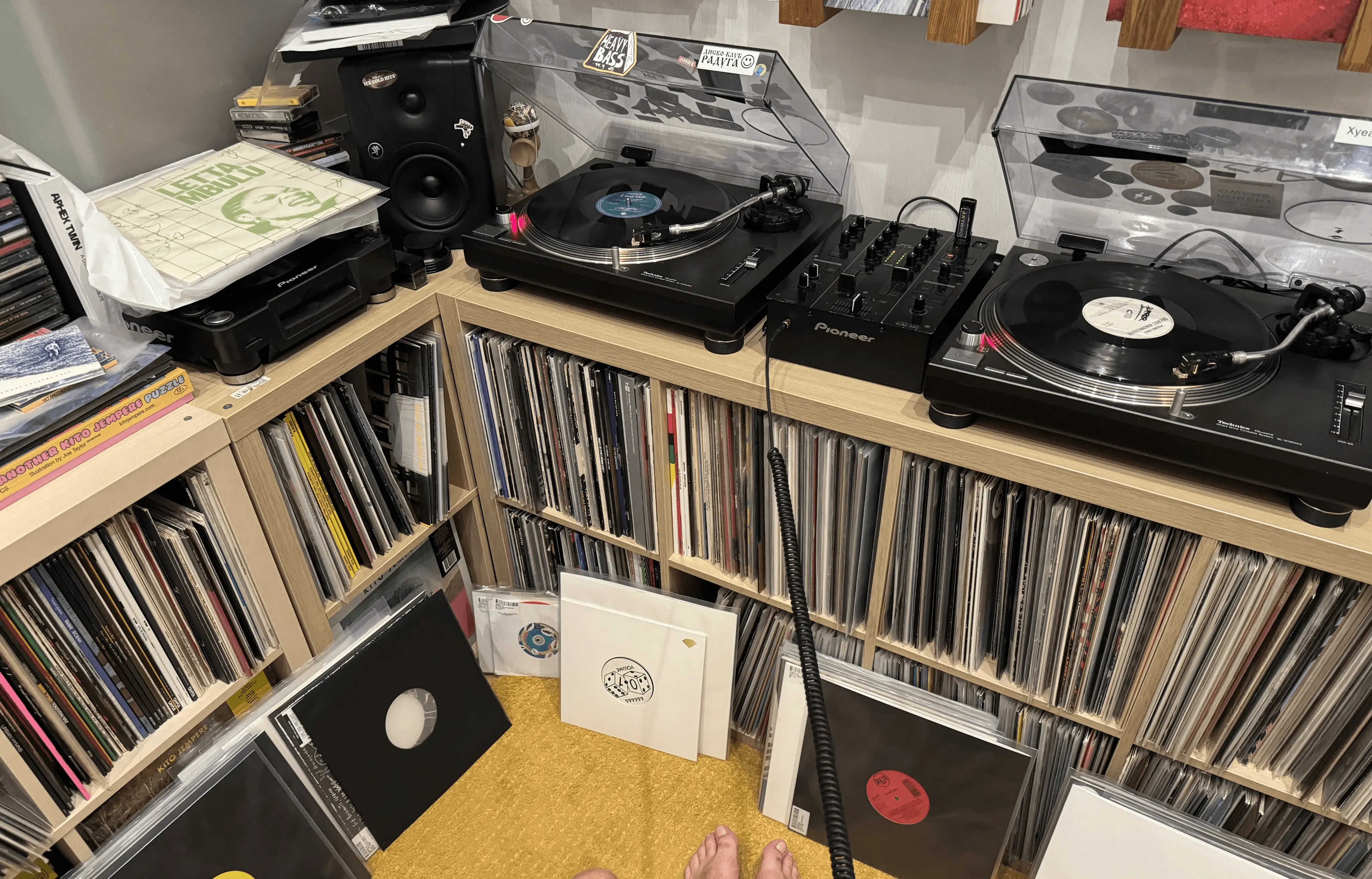 ow to Choose Your First Record Player - Beginner Guide - The Sandy Times